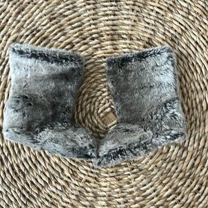 Pottery Barn teen faux fur womens size 7 slippers brown